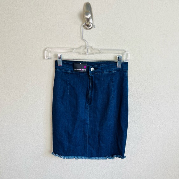 NWT Fashion Nova Dark Wash Distressed Denim Jean Mini Skirt - Picture 4 of 9